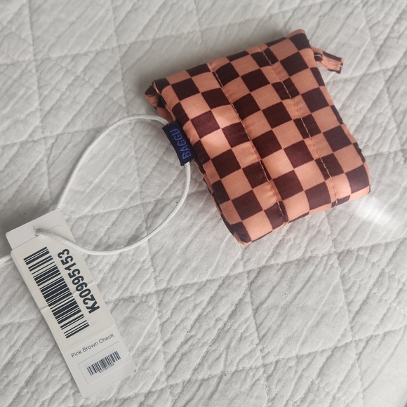 BAGGU Puffy Earbuds Case - Pink Brown Check - Picture 2 of 2